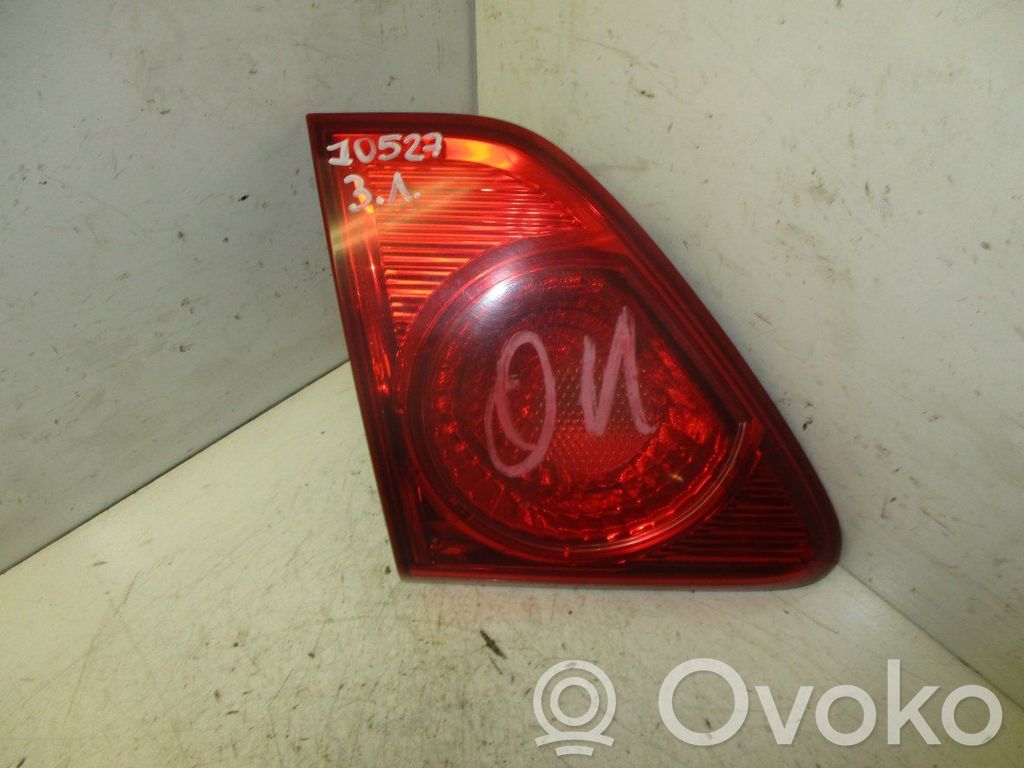 Lampy tylnej klapy bagażnika   8159112100