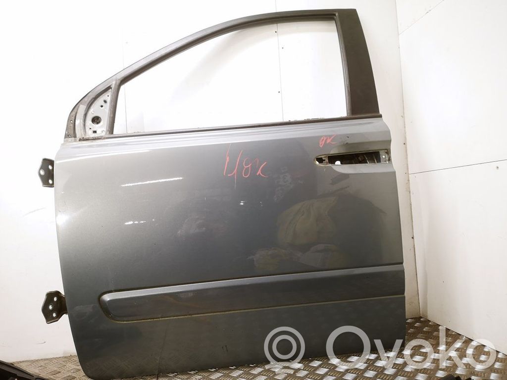 KIA Carnival Puerta delantera 