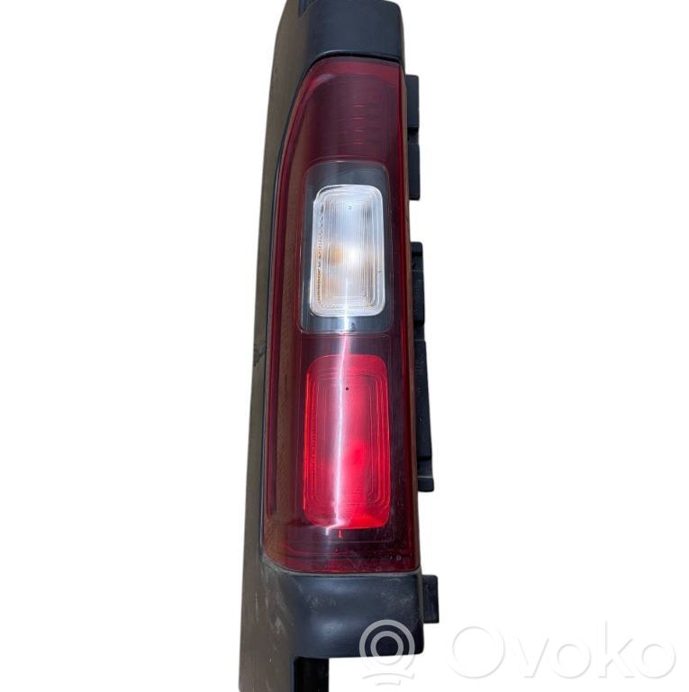 Opel Vivaro Lampă spate în caroserie 