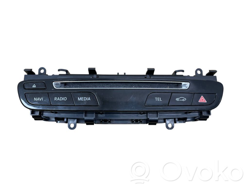 Mercedes-Benz C W205 Przycisk alarmu 