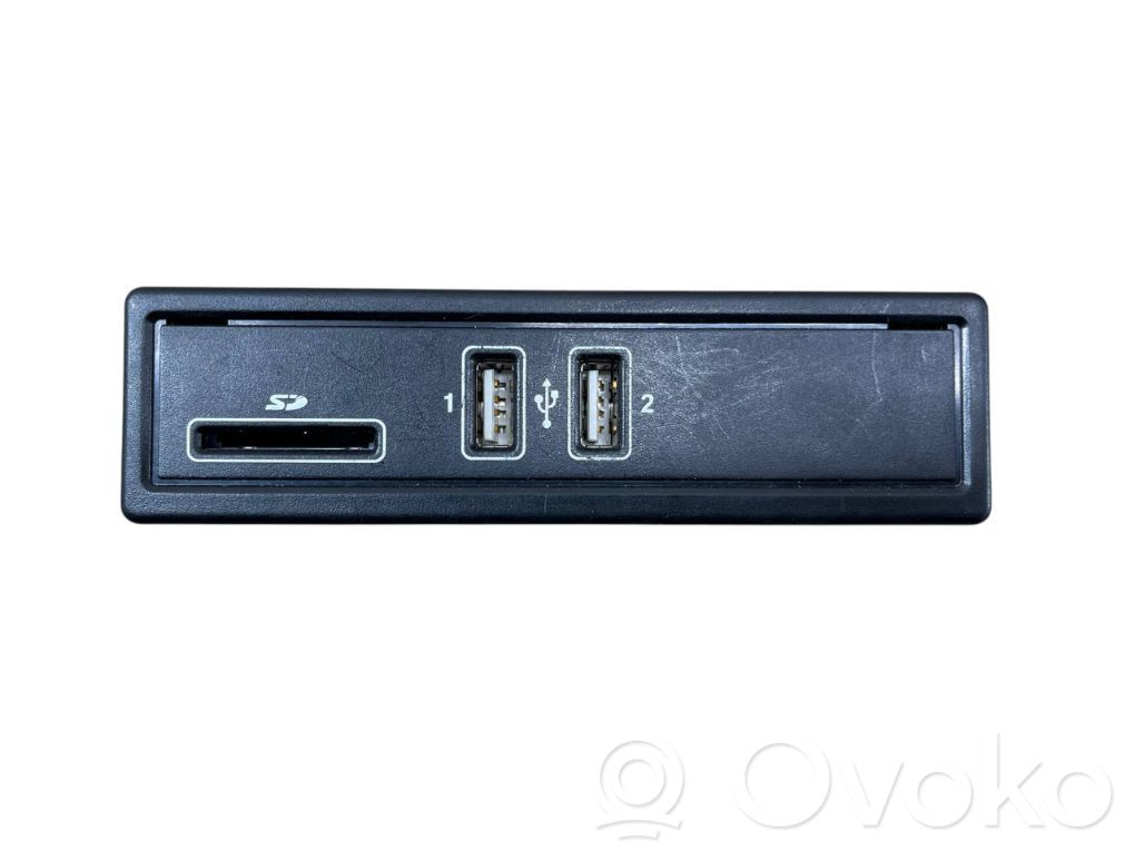 Mercedes-Benz C W205 USB-pistokeliitin 