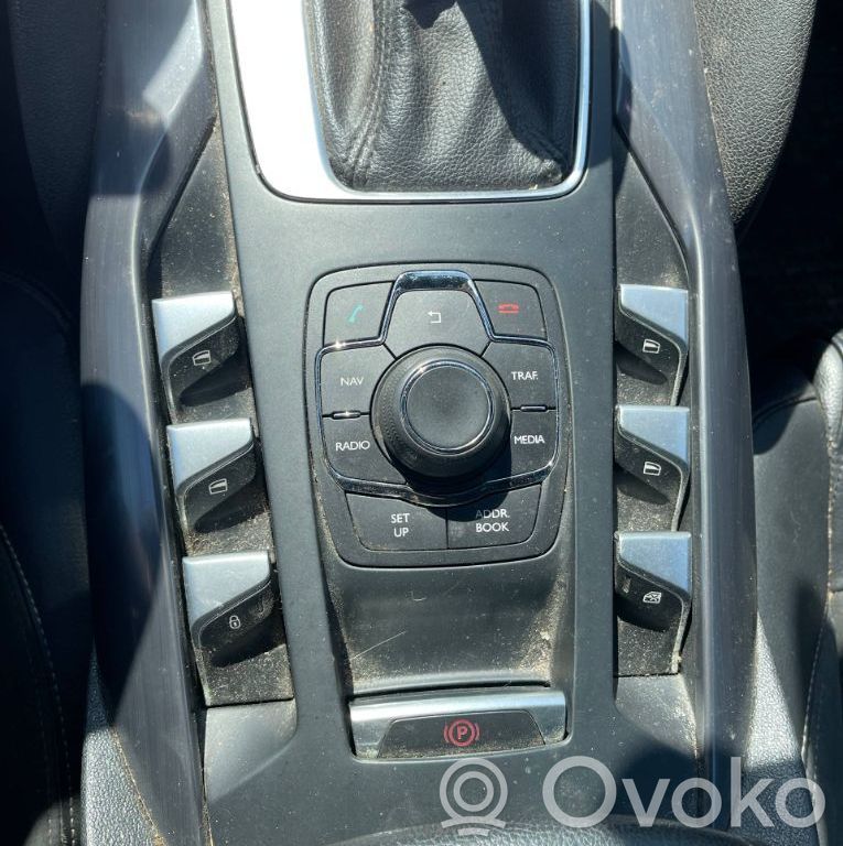 Head unit multimedia control   98023908ZD
