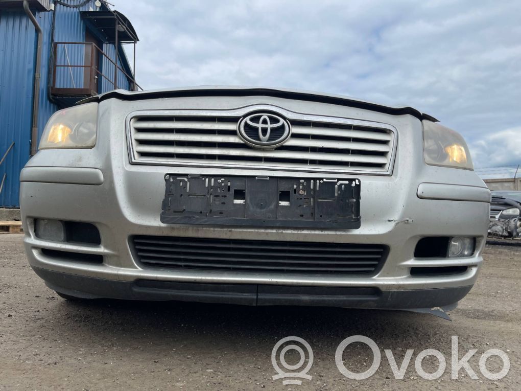 Toyota Avensis T250 Parachoques delantero 