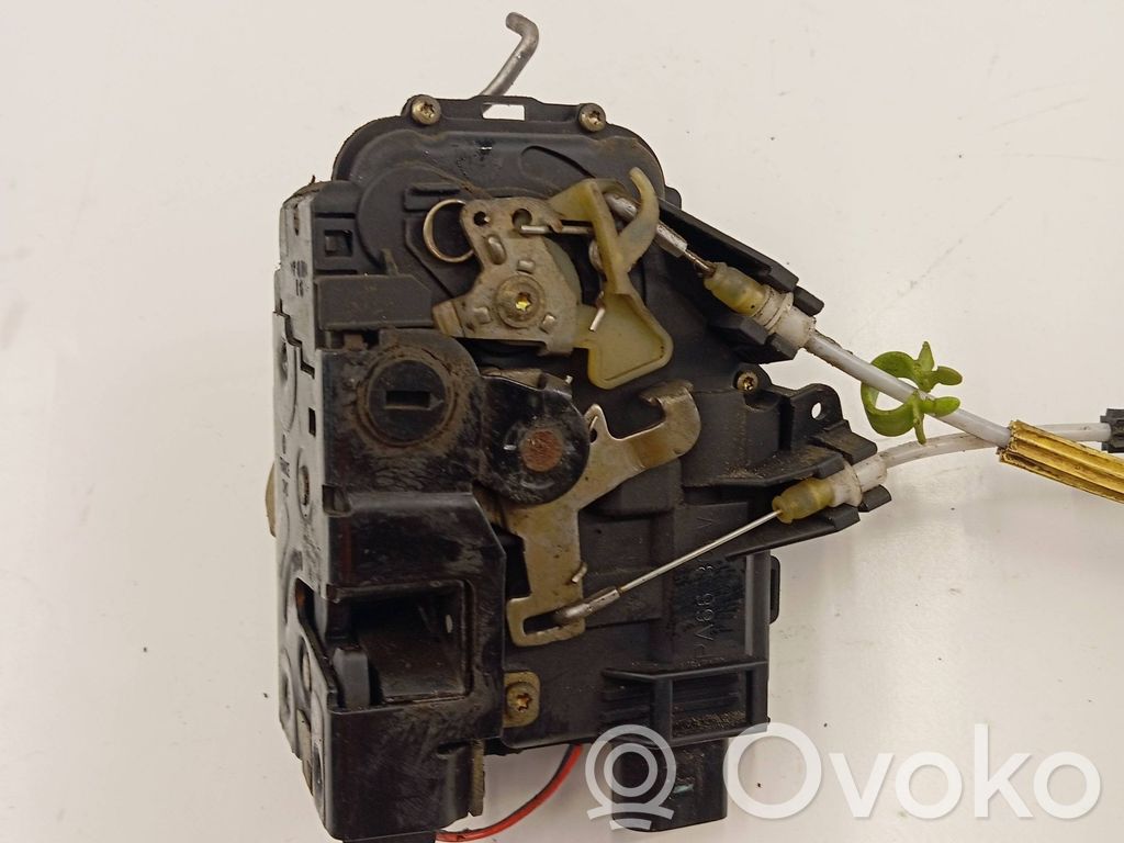 Audi A6 S6 C5 4B Etuoven lukko 