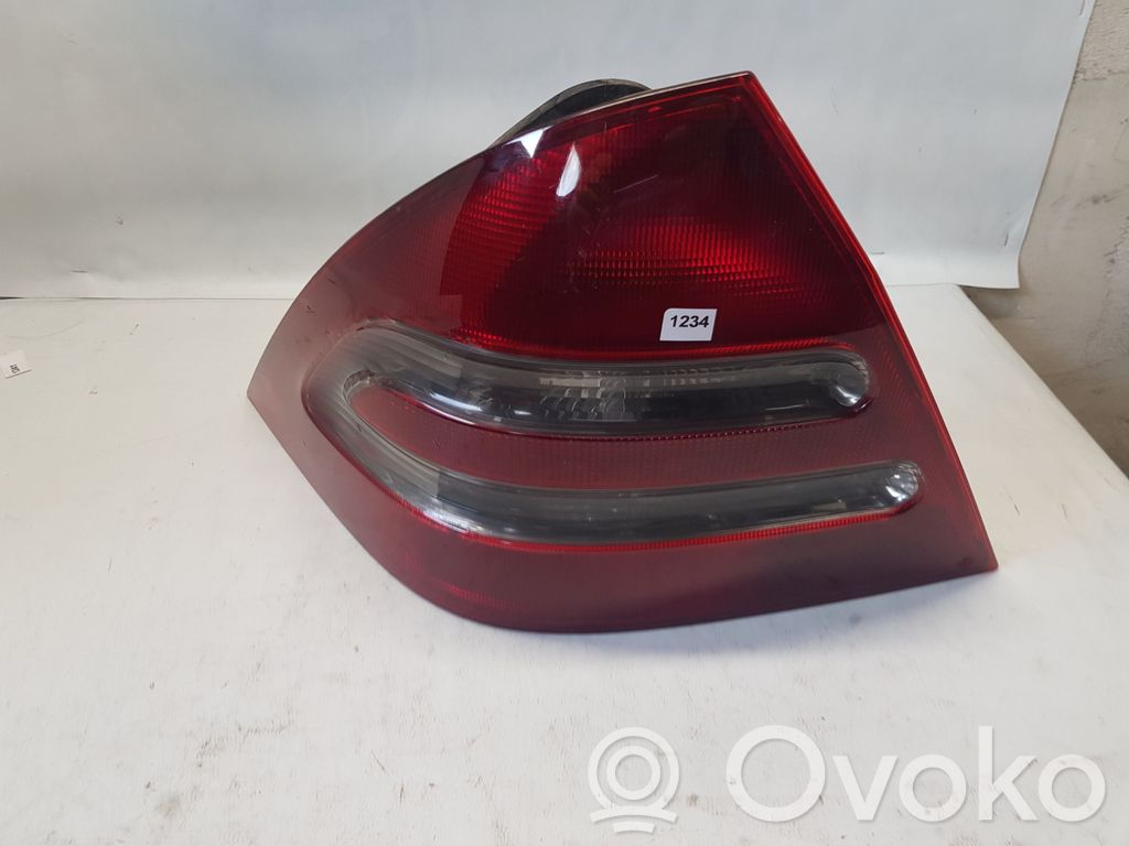 Mercedes-Benz C W203 Lampa tylna 