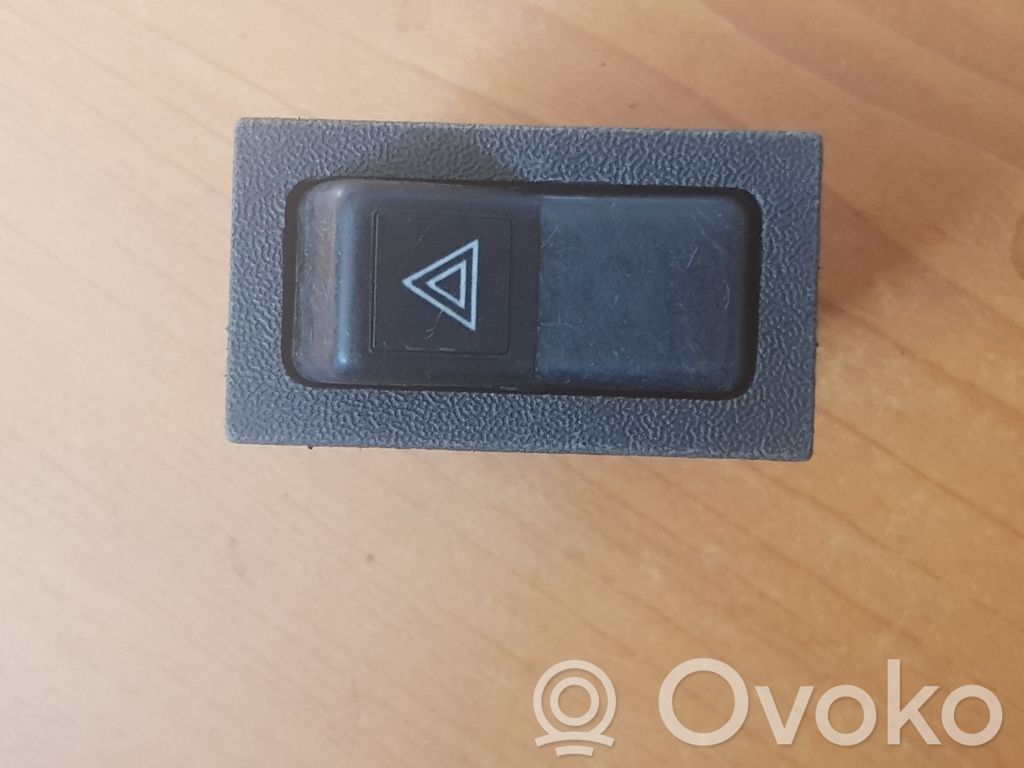 Botón interruptor de luz de peligro