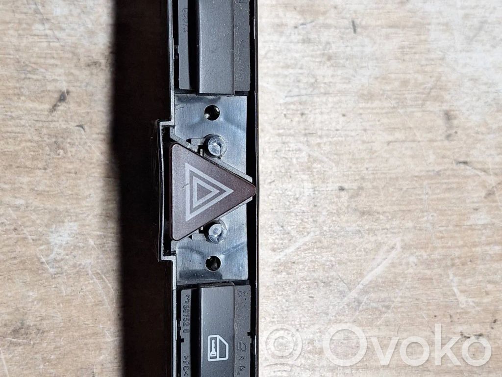 Opel Zafira B Hazard light switch 