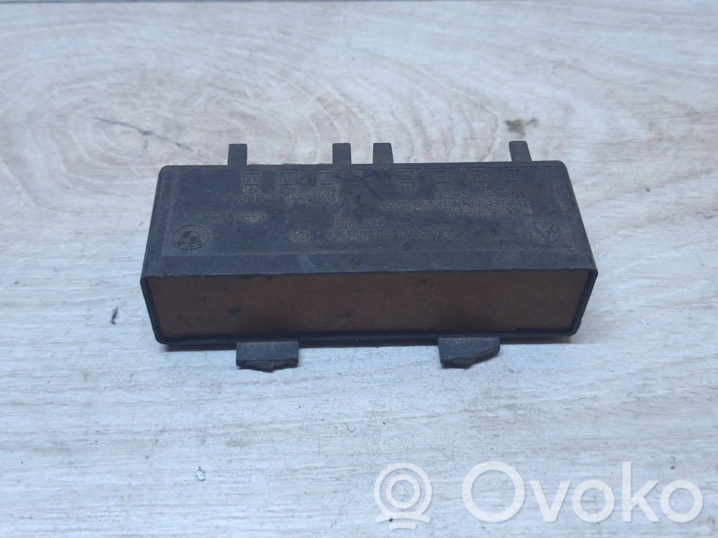 BMW 3 E30 Šviesų modulis 