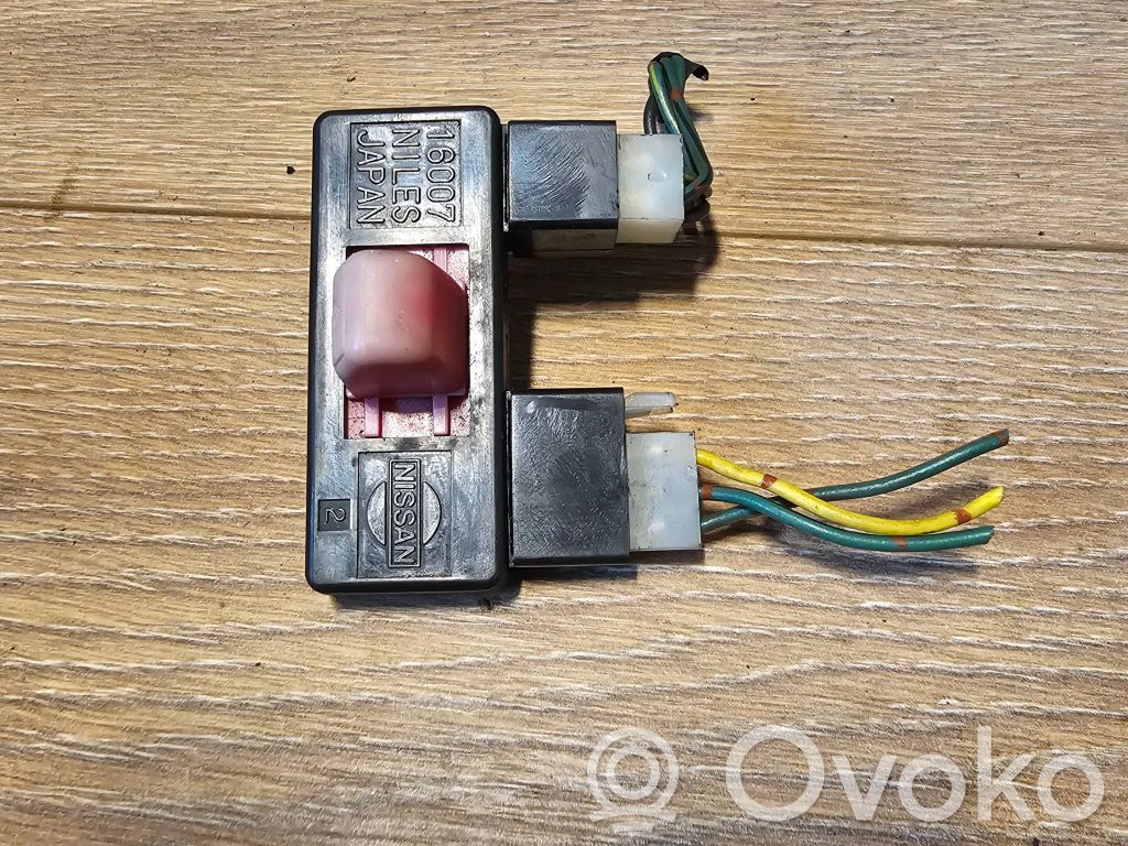 Nissan Micra Avarinių žibintų jungtukas 