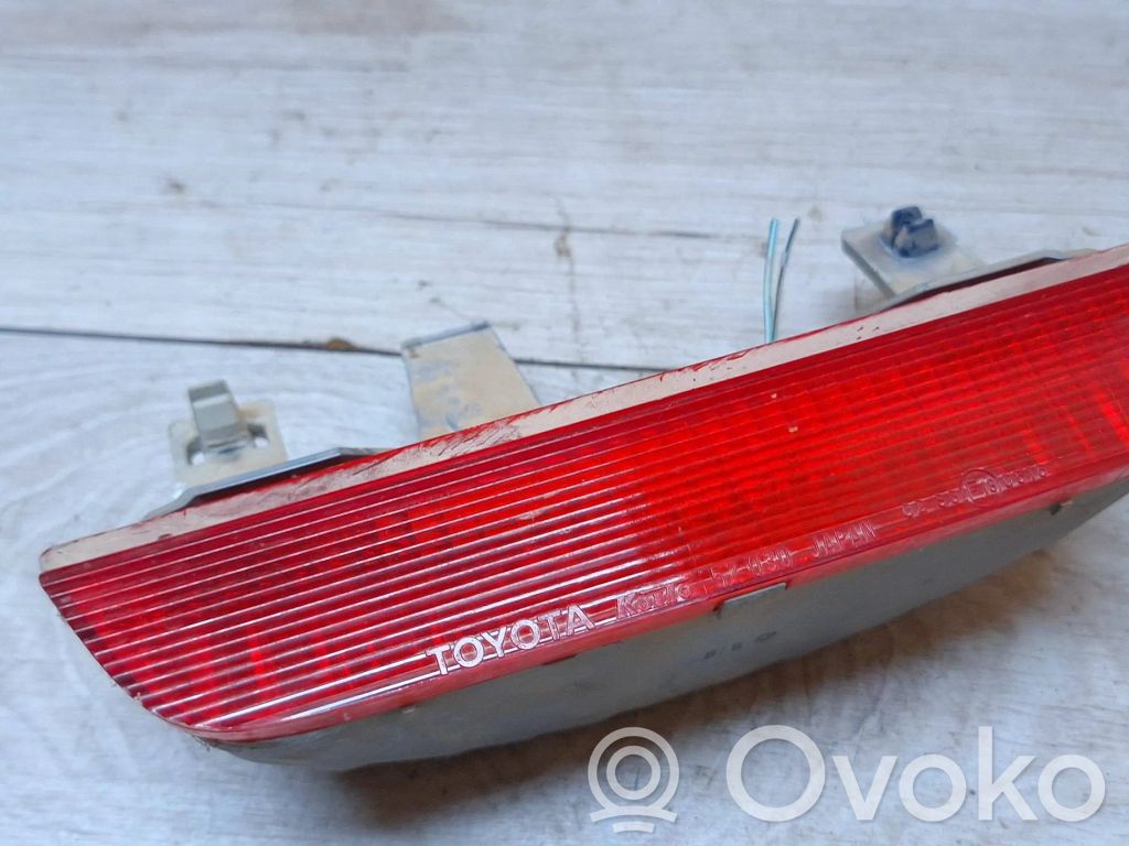 Toyota Yaris Trzecie światło stop 