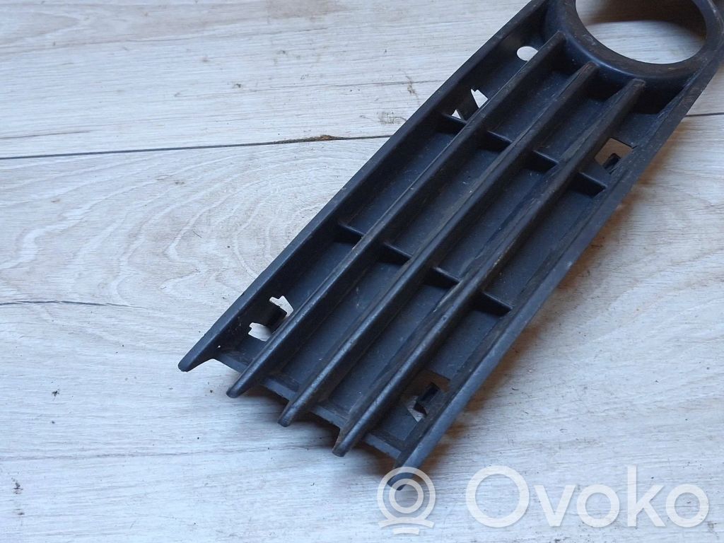 Audi A4 S4 B6 8E 8H Etupuskurin alempi jäähdytinsäleikkö 