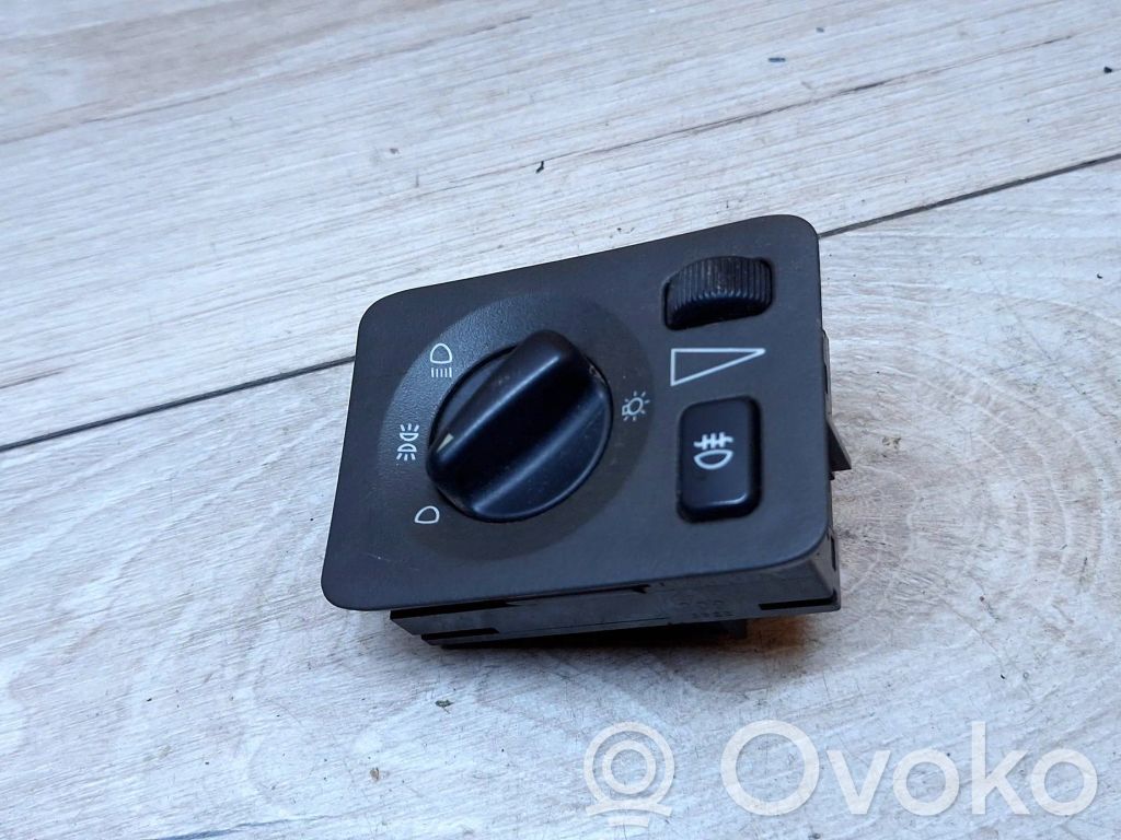 Light switch   4616124