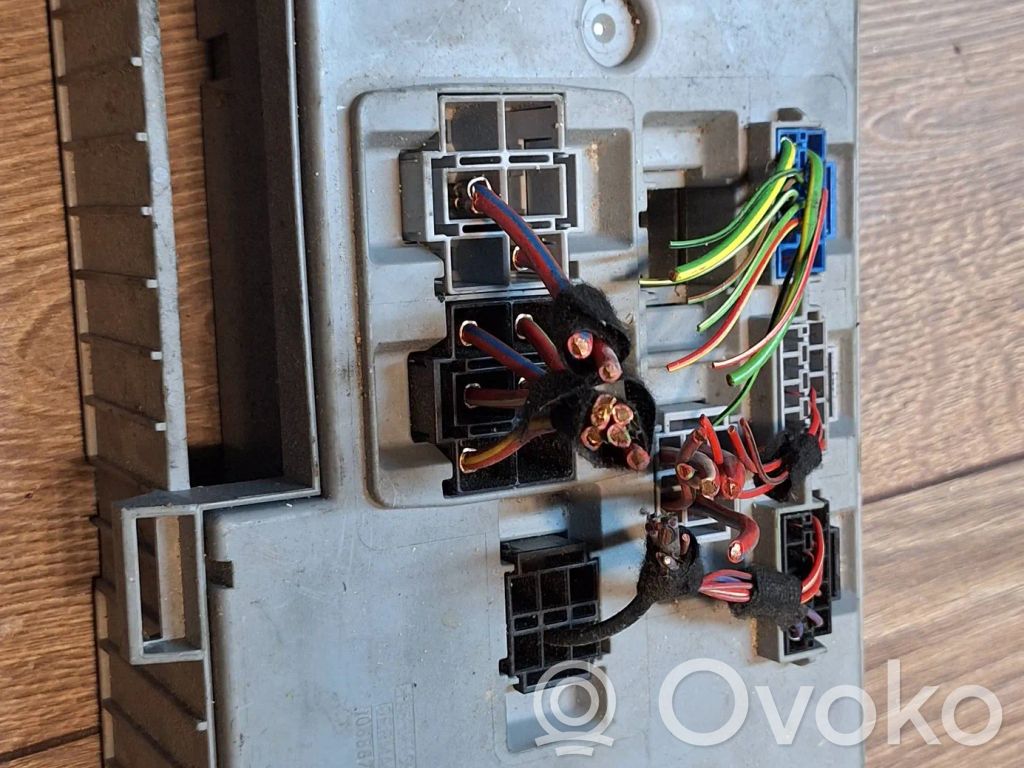BMW 1 E81 E87 Fuse module 