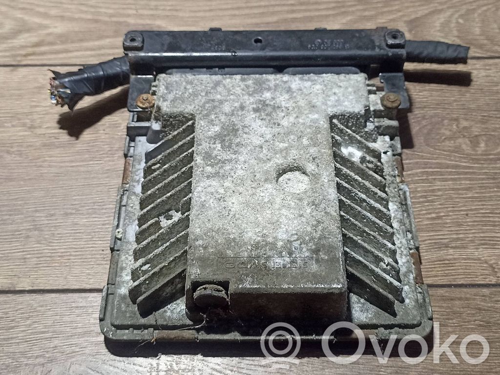 Volkswagen PASSAT B7 Engine control unit/module 