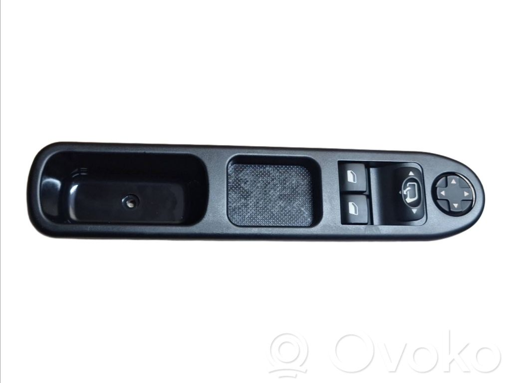 Peugeot 207 Electric window control switch 