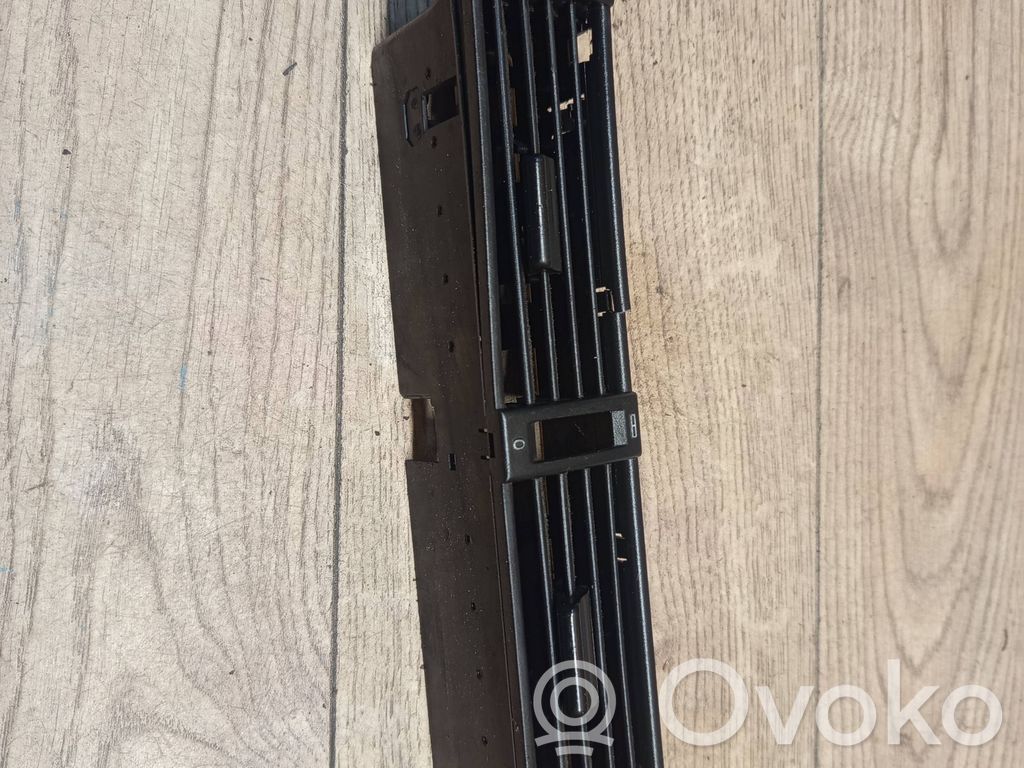 Mercedes-Benz E W124 Dash center air vent grill 
