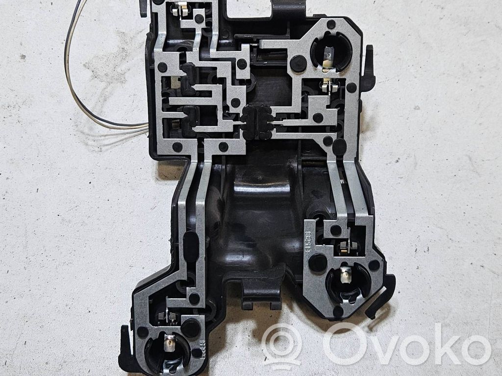 Volvo S80 Takavalon polttimon suojan pidike 