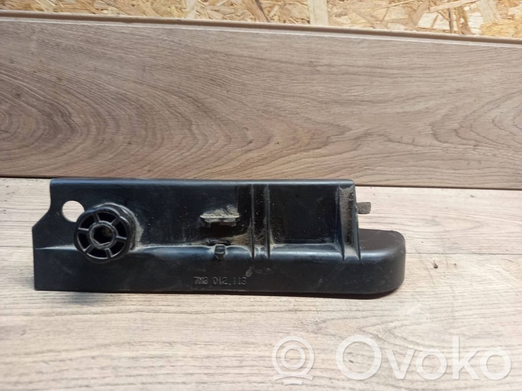 Tie down hook / loop   7M3012113