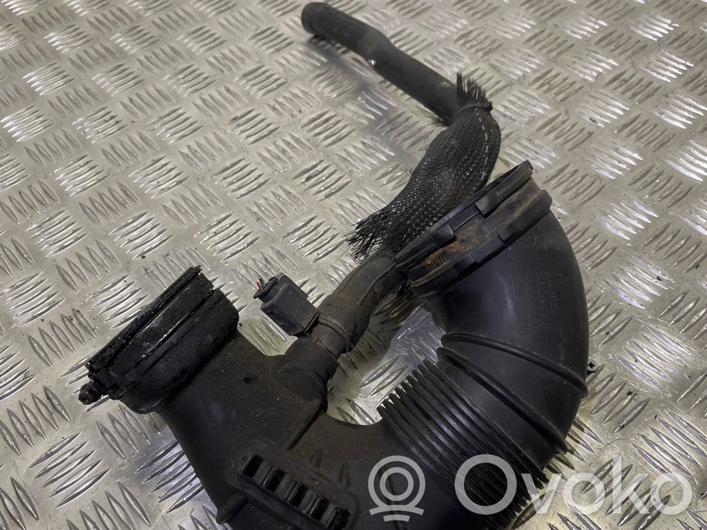 Mercedes-Benz E W212 Turbo air intake inlet pipe/hose 