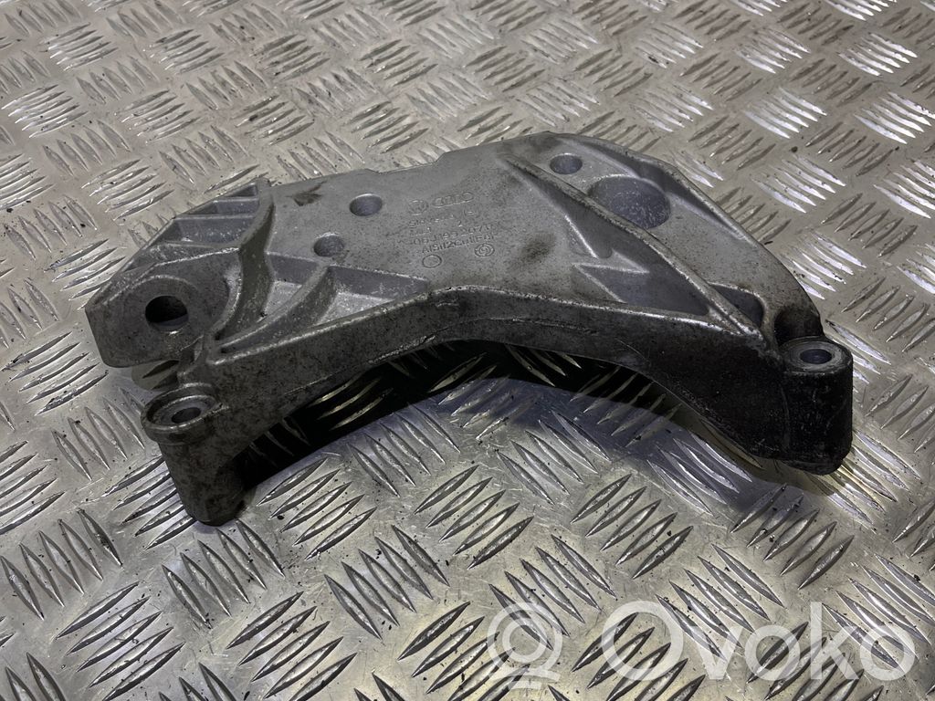Volkswagen PASSAT B7 Engine mounting bracket 