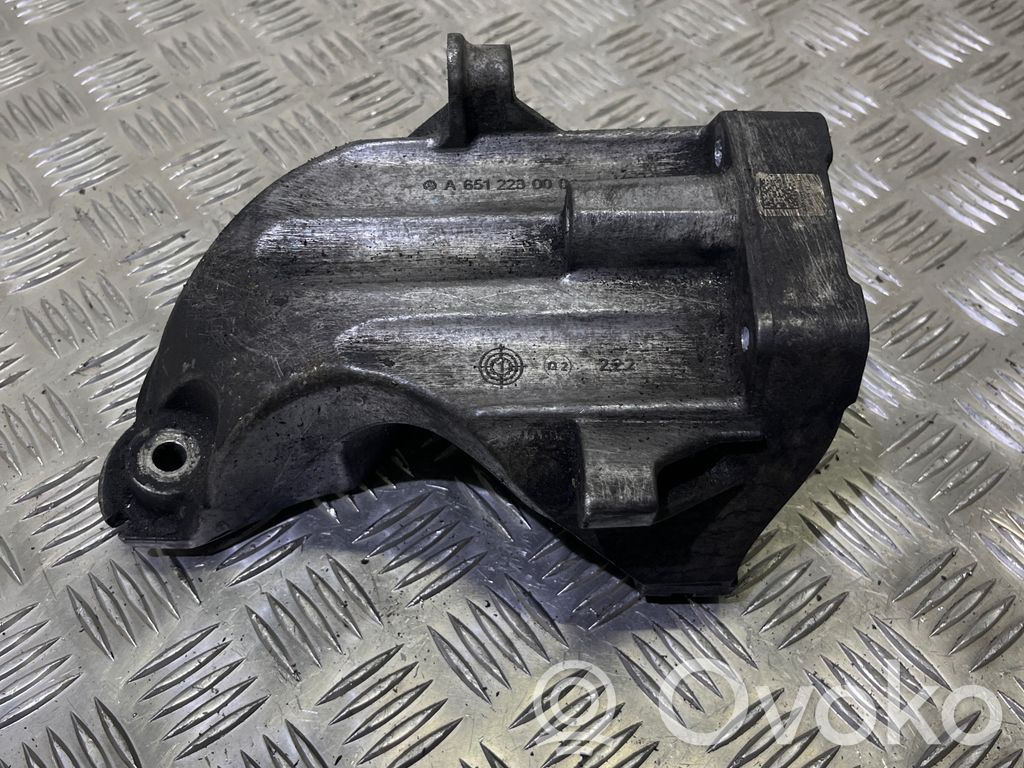 Mercedes-Benz E W212 Engine mounting bracket 
