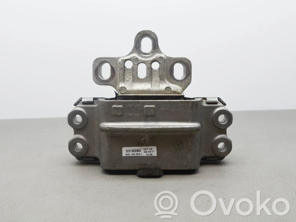 Audi Q3 8U Engine mount bracket 