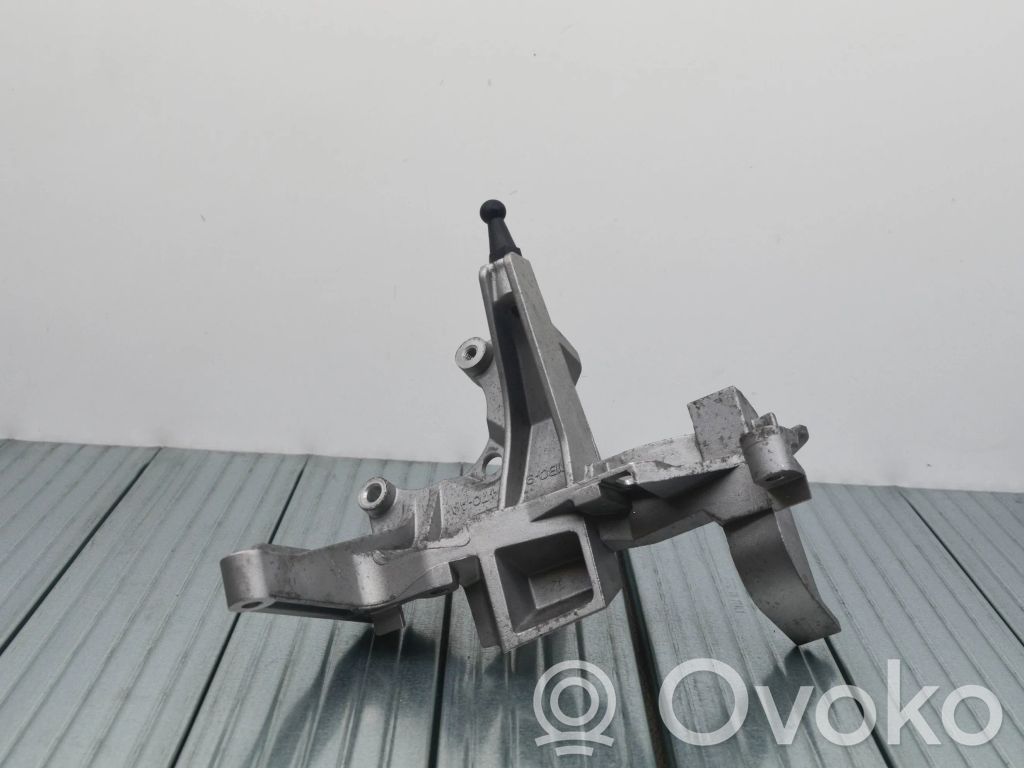 Ford Kuga II Engine mounting bracket 