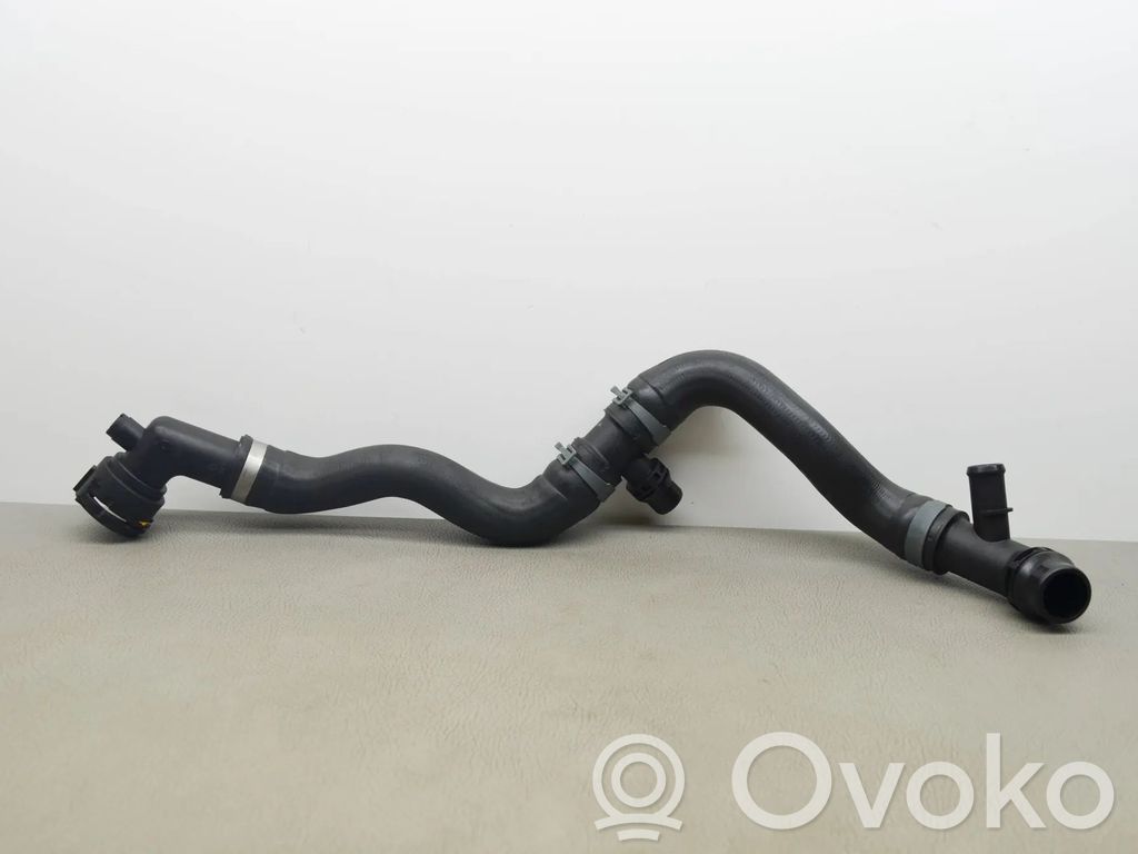 Audi A4 S4 B9 8W Engine coolant pipe/hose 