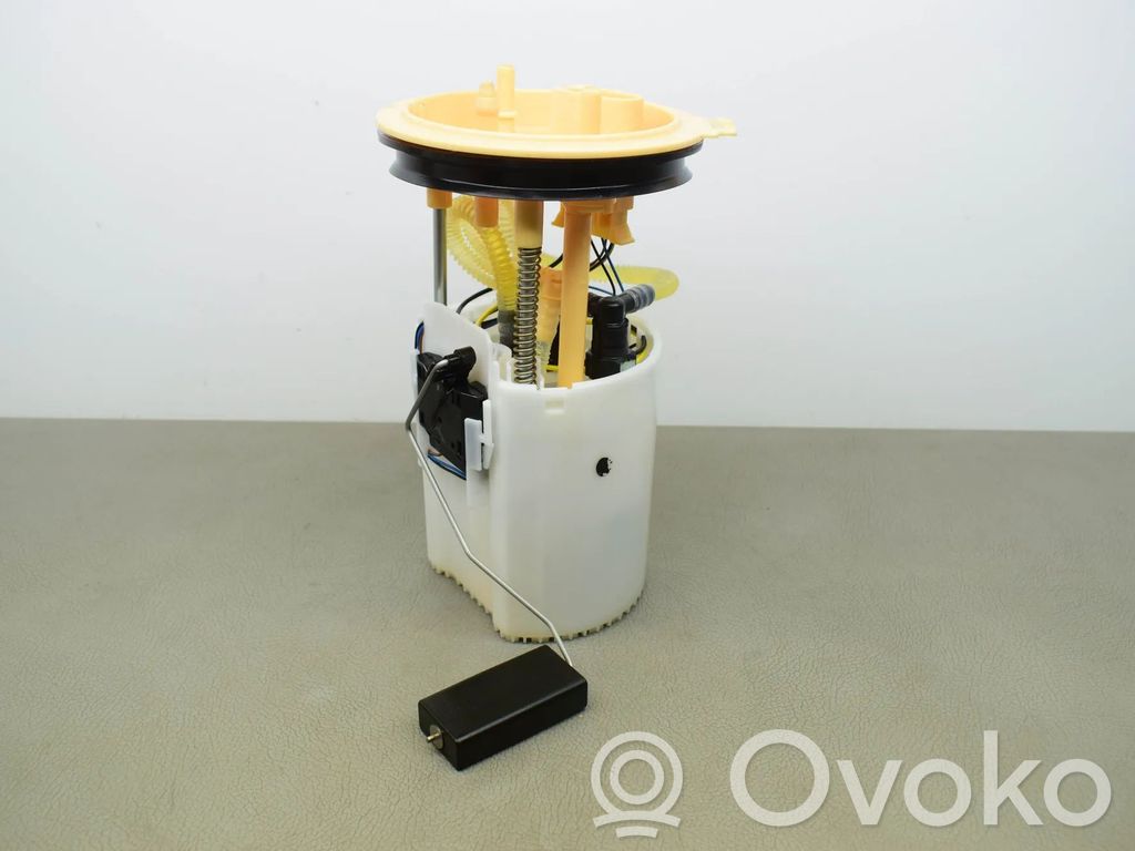 Volkswagen Jetta VI Bomba interna de combustible 