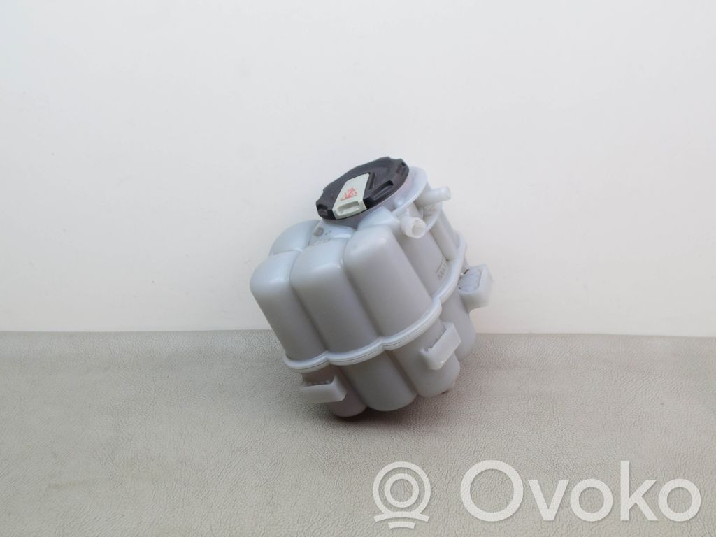 Audi A4 S4 B9 8W Zbiornik wyrównawczy chłodziwa 