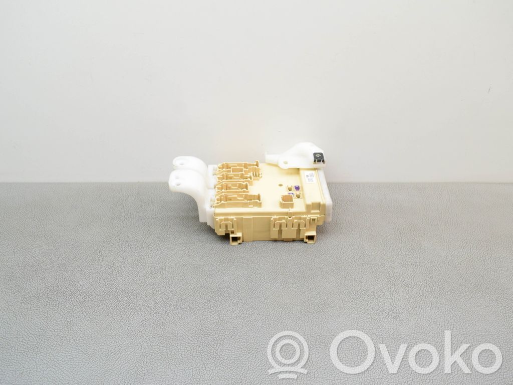 Toyota Corolla E160 E170 Fuse module 