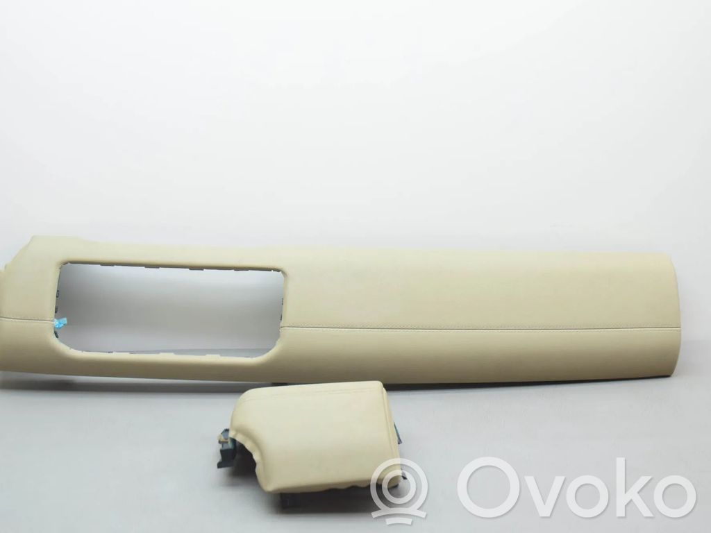 Land Rover Range Rover Evoque L538 Kojelaudan hansikaslokeron lista 