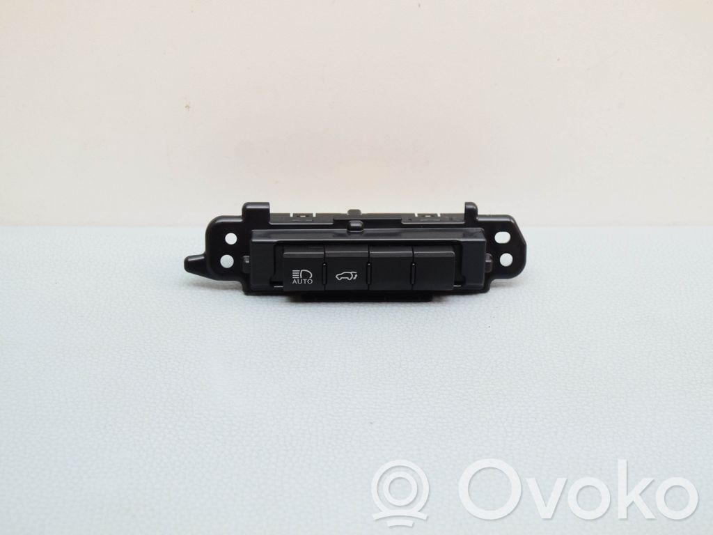Tailgate/boot open switch button   75P356