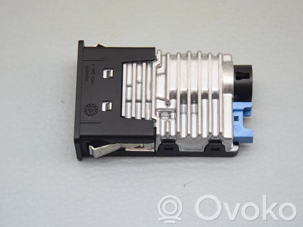 BMW X1 U11 Priză USB 