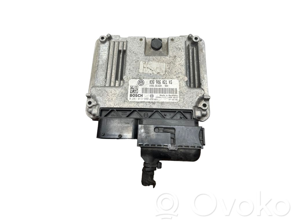 Volkswagen Golf V Engine control unit/module 
