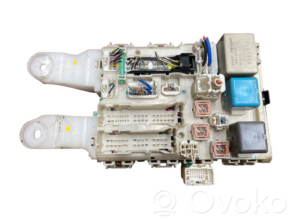 Toyota Auris 150 Ramka / Moduł bezpieczników 