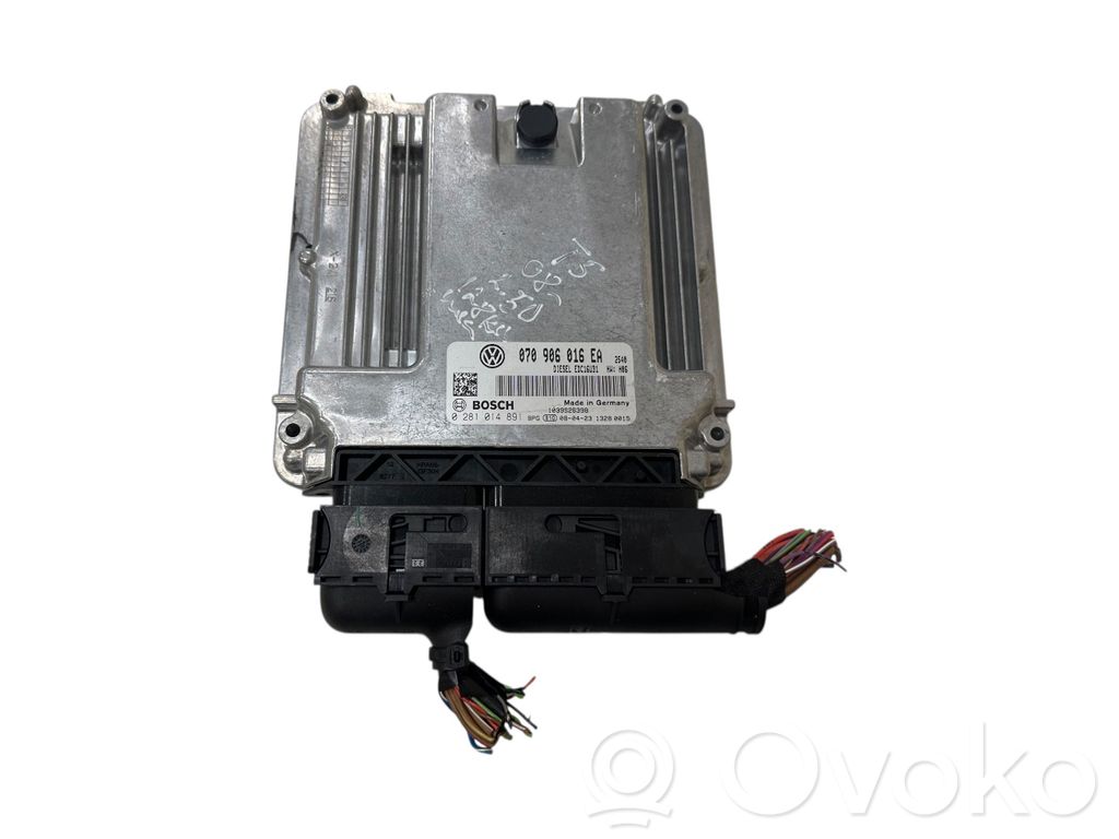 Volkswagen Transporter - Caravelle T5 Sterownik / Moduł ECU 