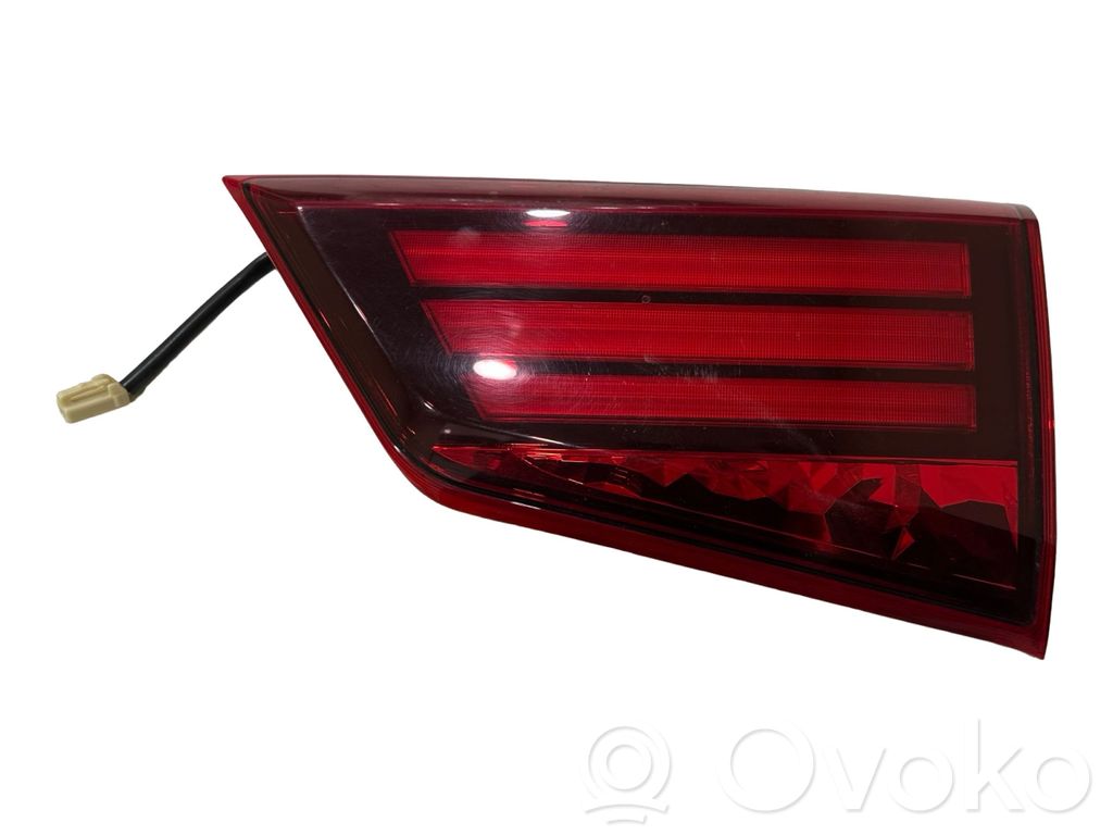 Mitsubishi Outlander Takaluukun takavalot 