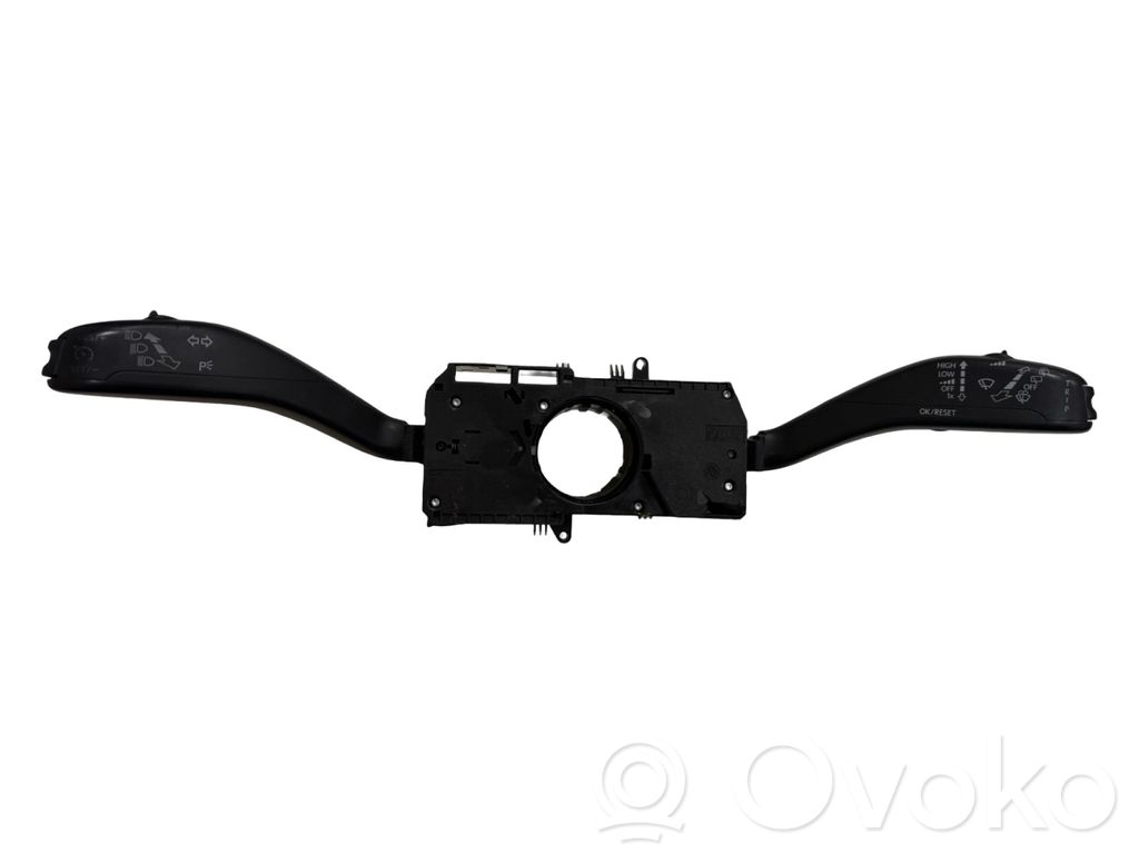 Skoda Fabia Mk2 (5J) Wiper turn signal indicator stalk/switch 