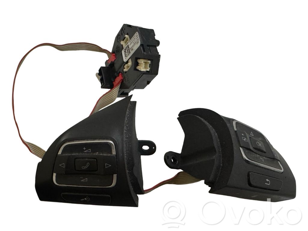 Volkswagen Golf VI Pulsanti/interruttori sul volante 