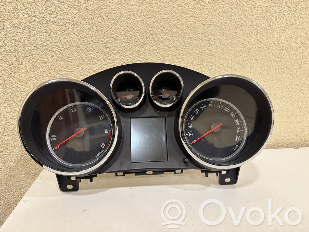 Opel Astra J Geschwindigkeitsmesser Cockpit 