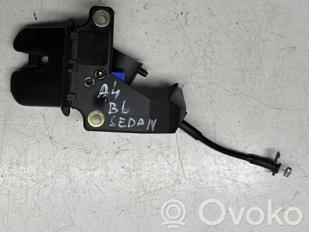 Audi A4 S4 B6 8E 8H Takaluukun/tavaratilan lukon vastakappale 