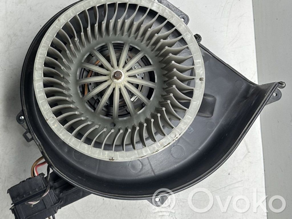 Skoda Fabia Mk2 (5J) Lämmittimen puhallin 