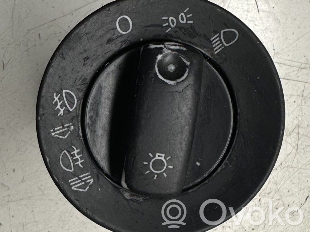 Audi A4 S4 B6 8E 8H Przełącznik świateł 