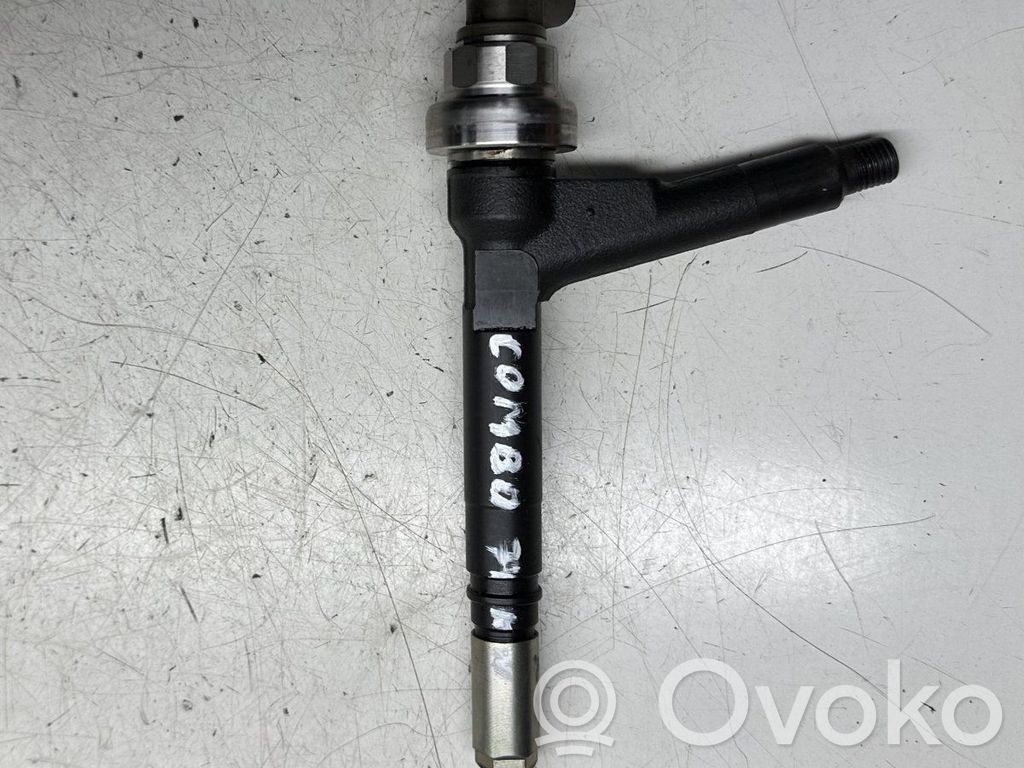 Opel Combo C Inyector de combustible 