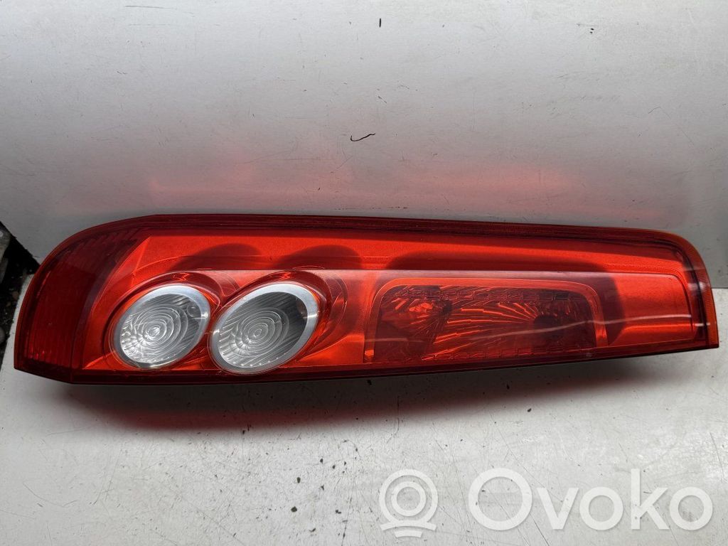 Ford Fiesta Aizmugurējais lukturis virsbūvē 