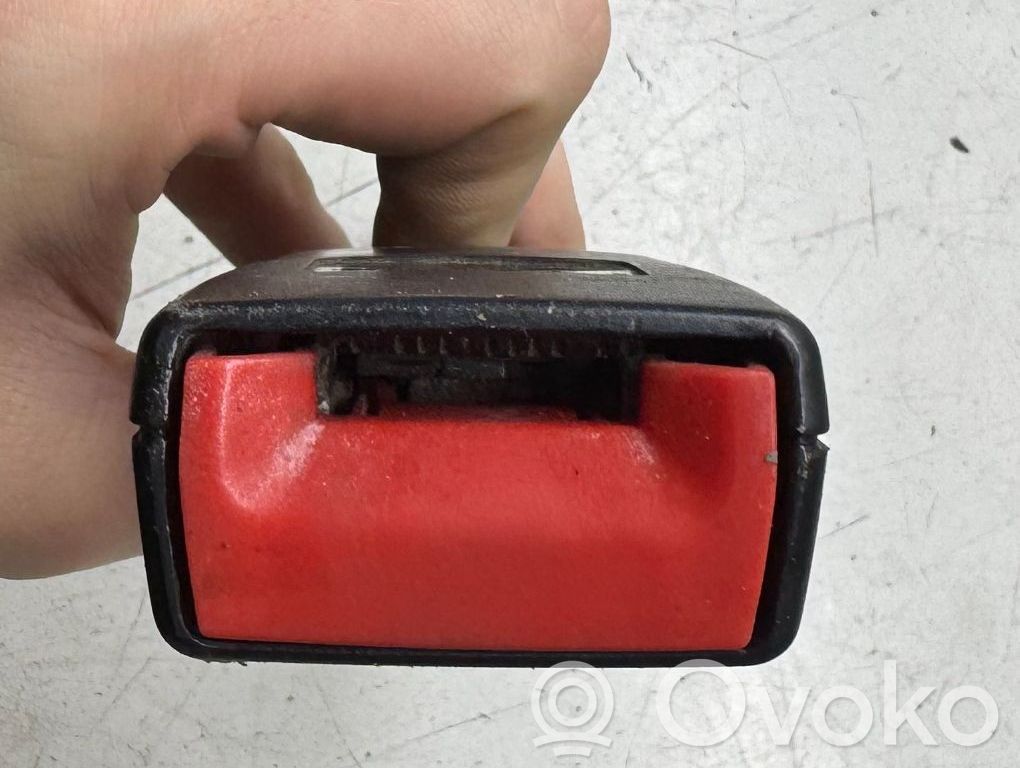 Audi A4 S4 B5 8D Klamra przedniego pasa bezpieczeństwa 