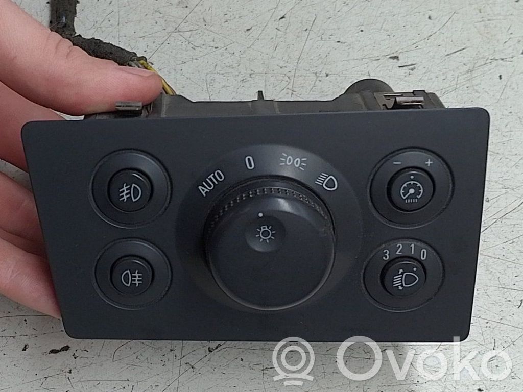 Opel Zafira B Interruptor de luz 