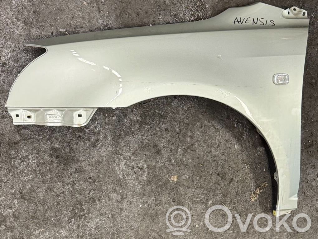 Toyota Avensis T250 Fender 