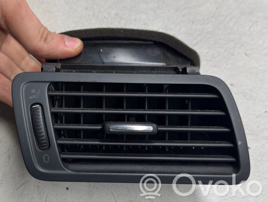 Volkswagen PASSAT B6 Grilă ventilație/ramă laterală bord 